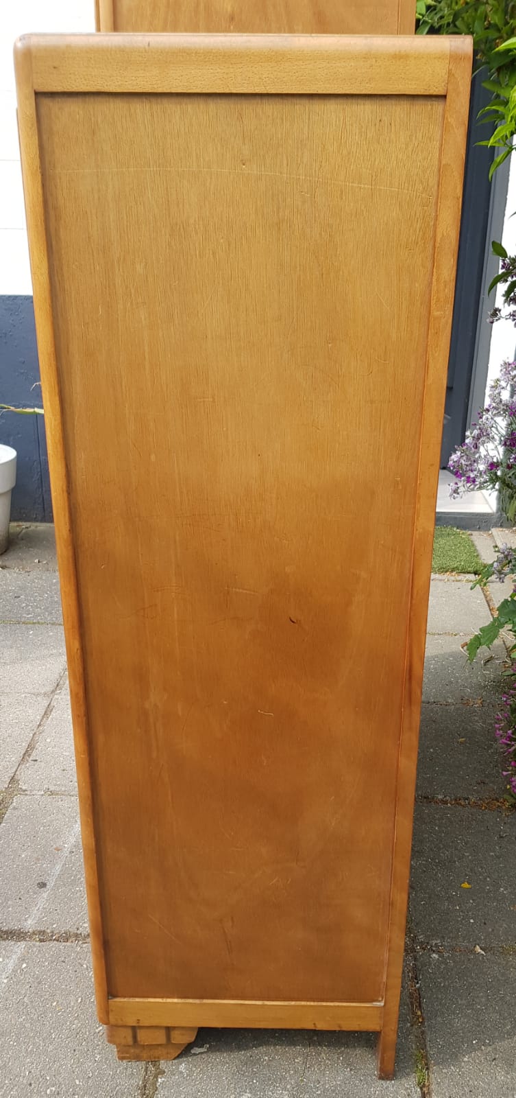 Asymmetrical cabinet 1940