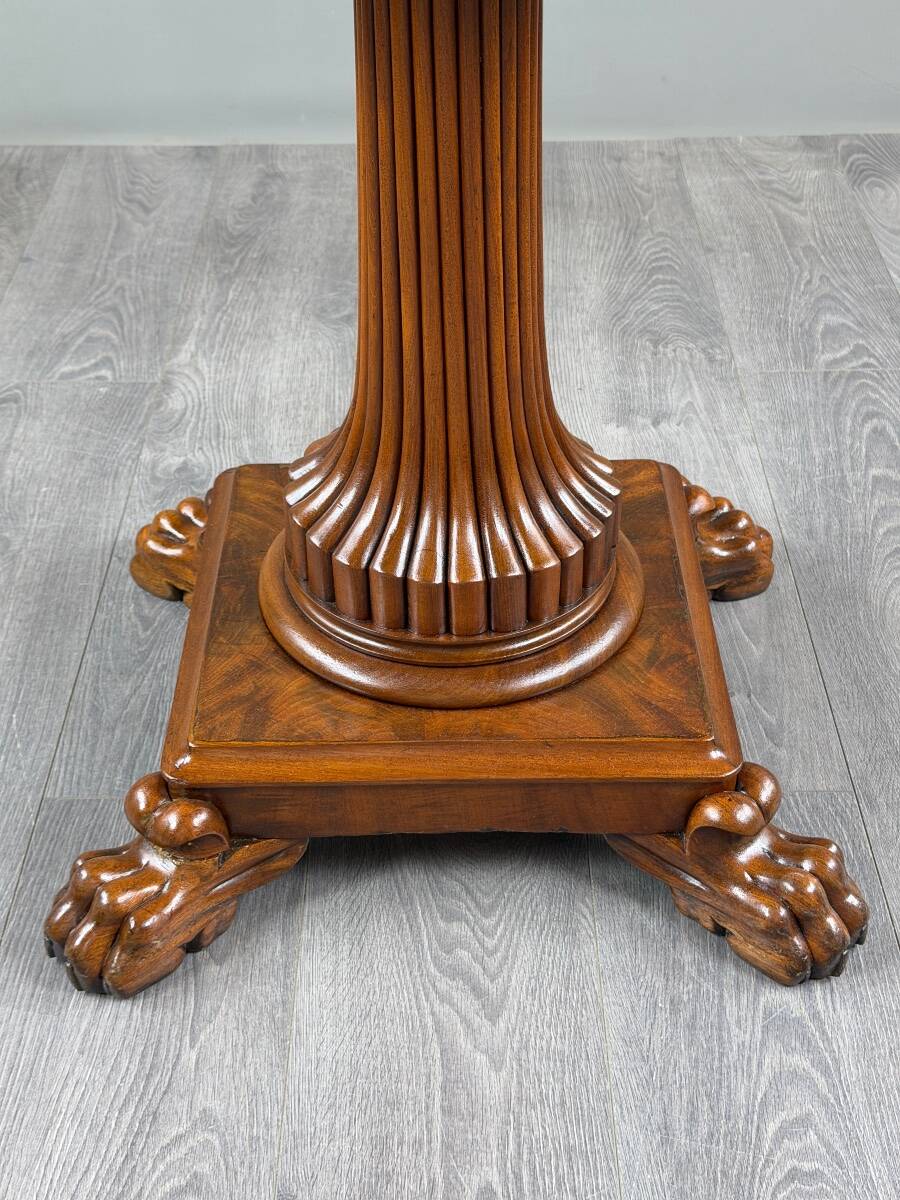 Table à jeux en acajou, XIXe siècle