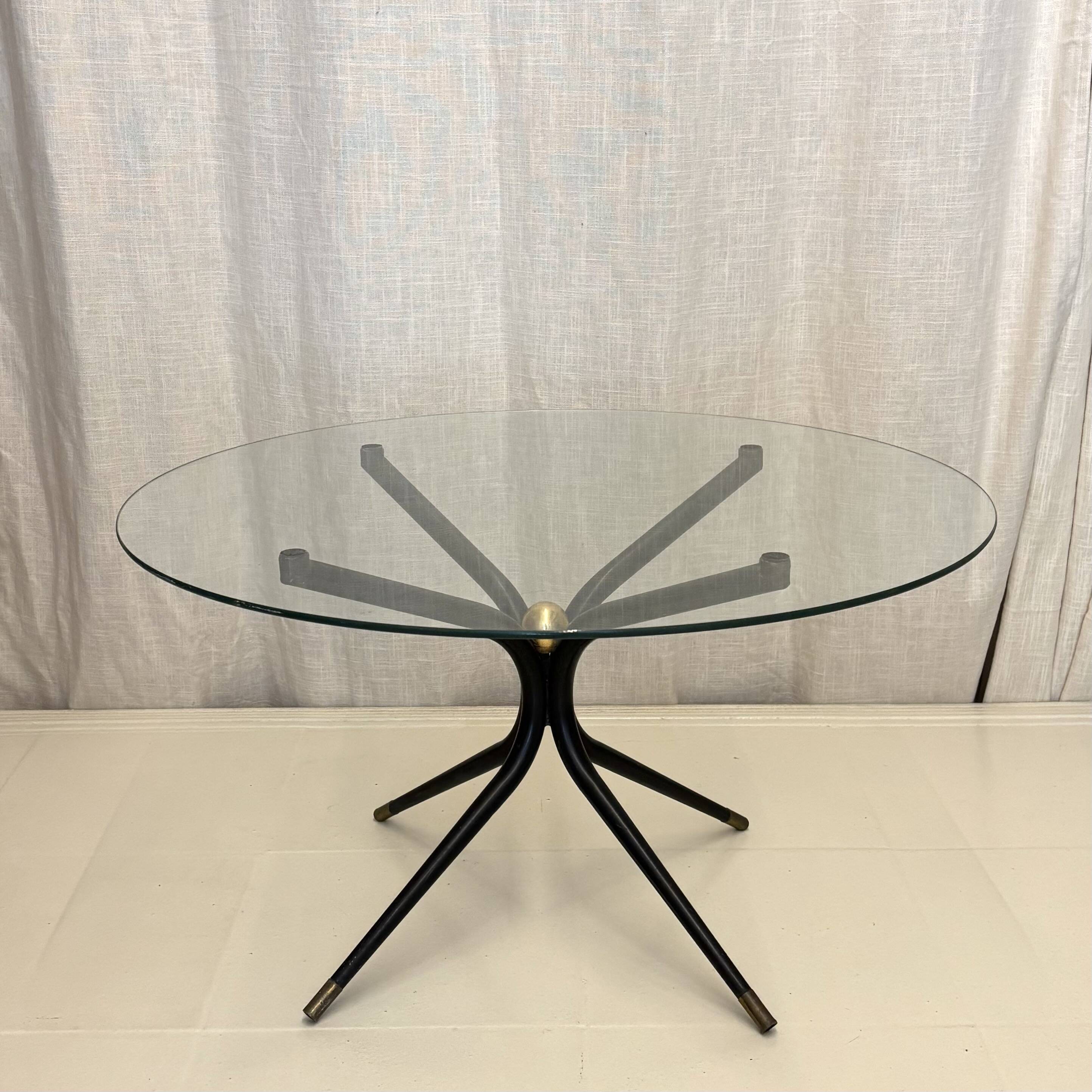 Table basse en verre et laiton, années 50