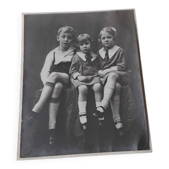 Photographie  d enfants assis vintage