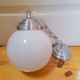 Suspension globe en opaline blanche art déco