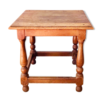 Coffee table, end table in oak.