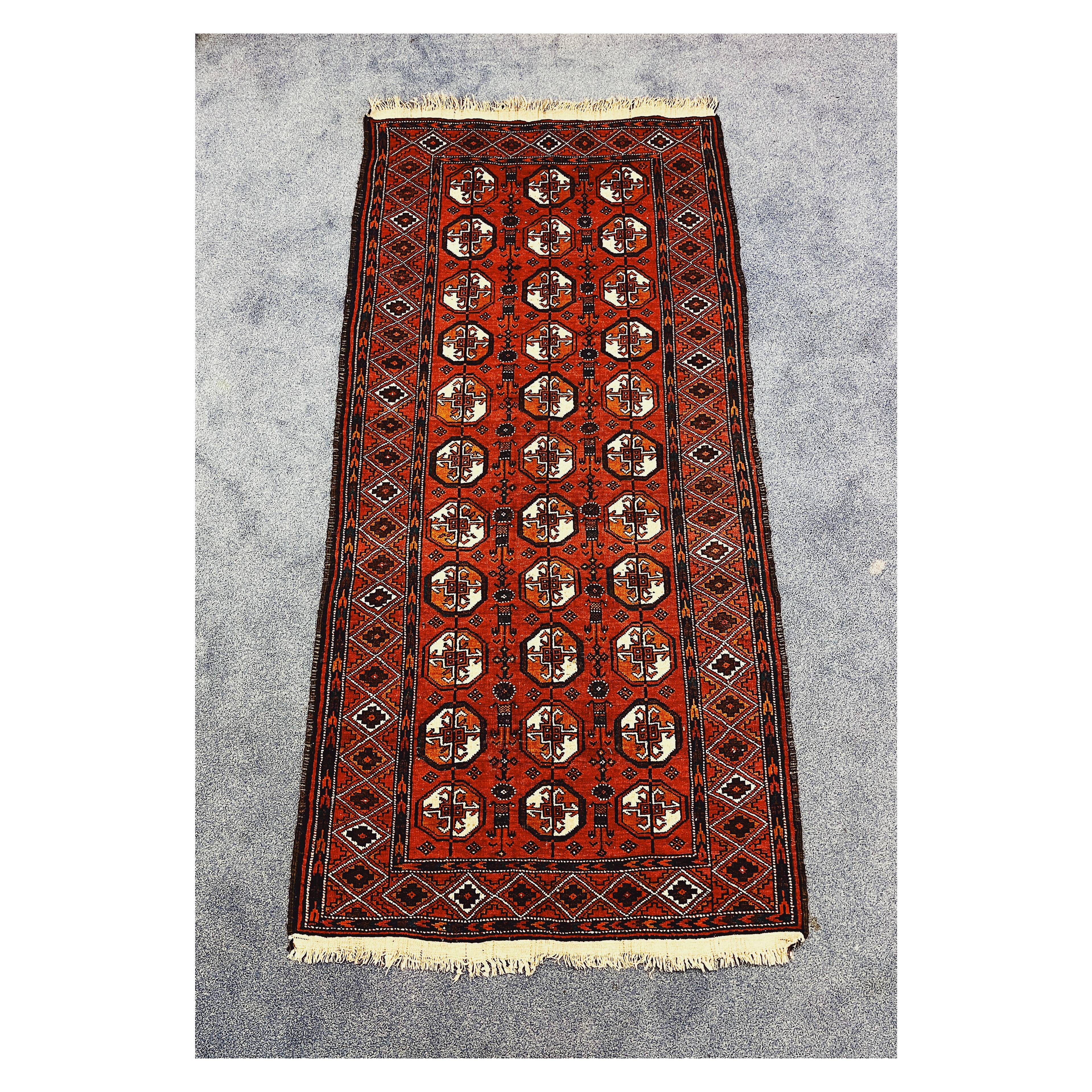 Tapis Bokhara en laine et soie bleu royal noué à la main. - France