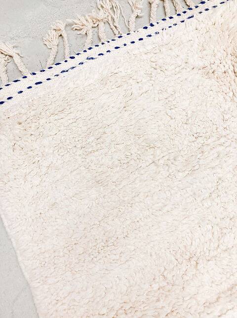 Traditional handmade azilal rug size 150 x 250 cm