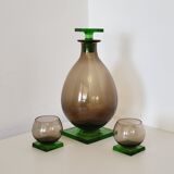 Carafe et 2 verres en verre vert et marron modèle original