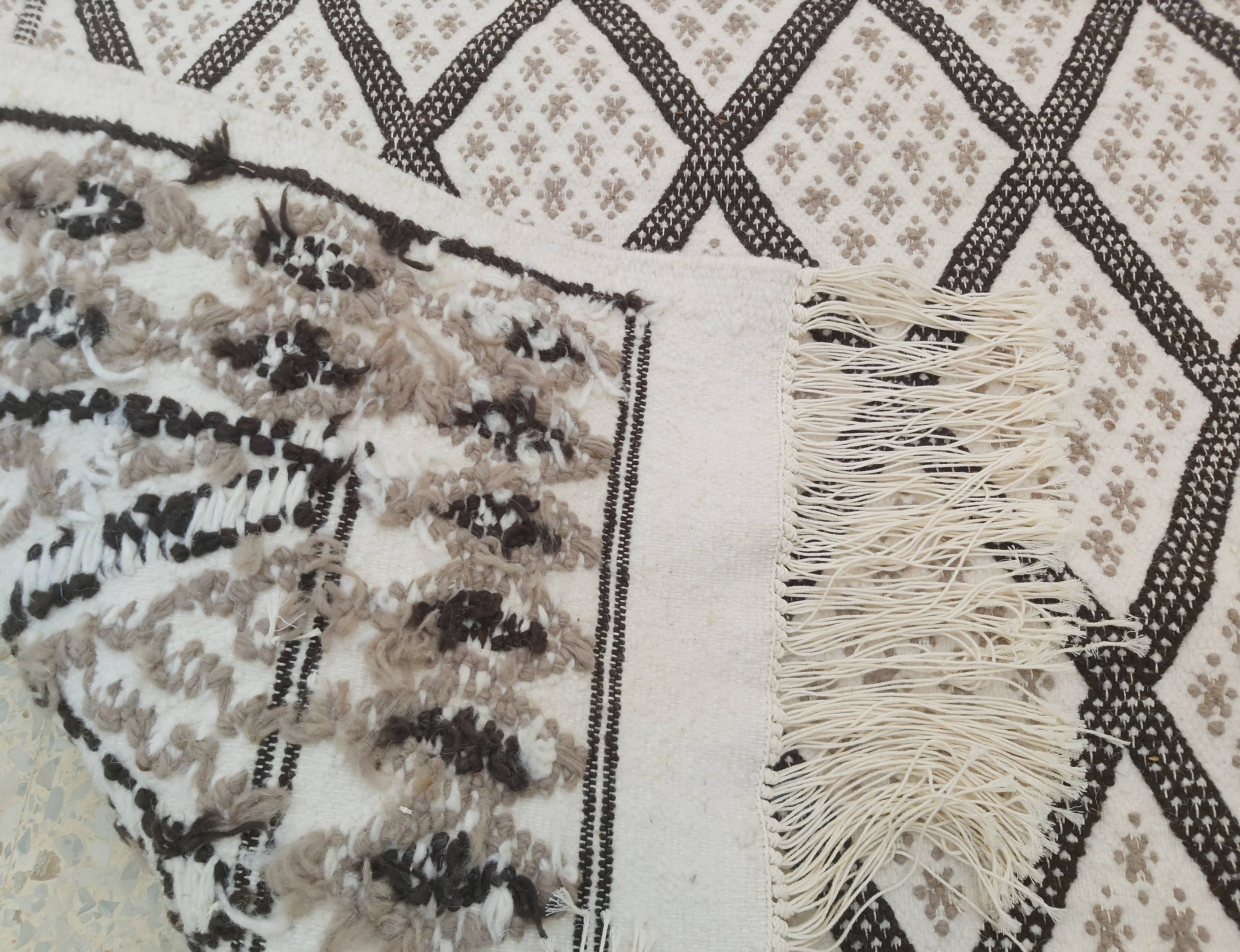 Traditional handmade white and grey carpet 178x125cm