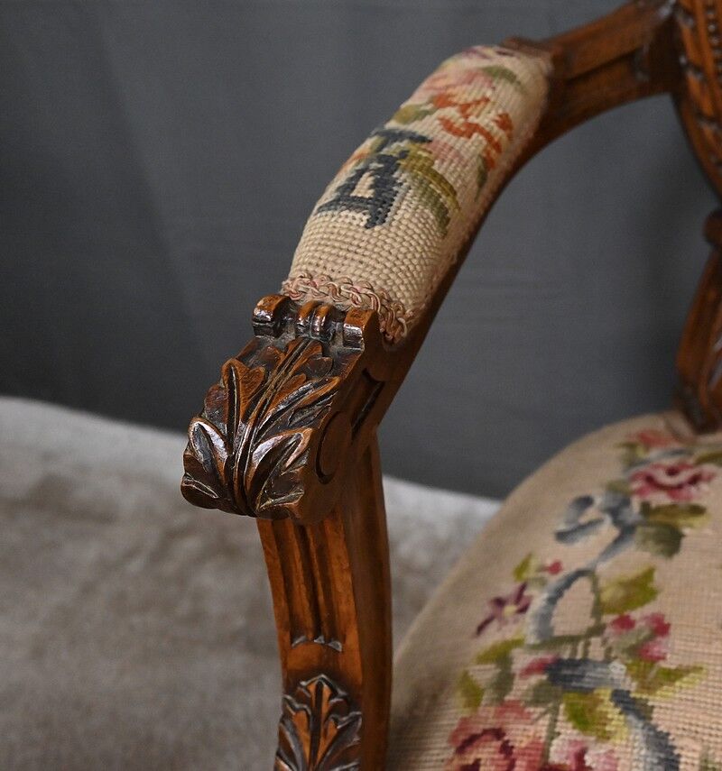 Paire de fauteuils en hêtre, style Louis XVI – début XXe