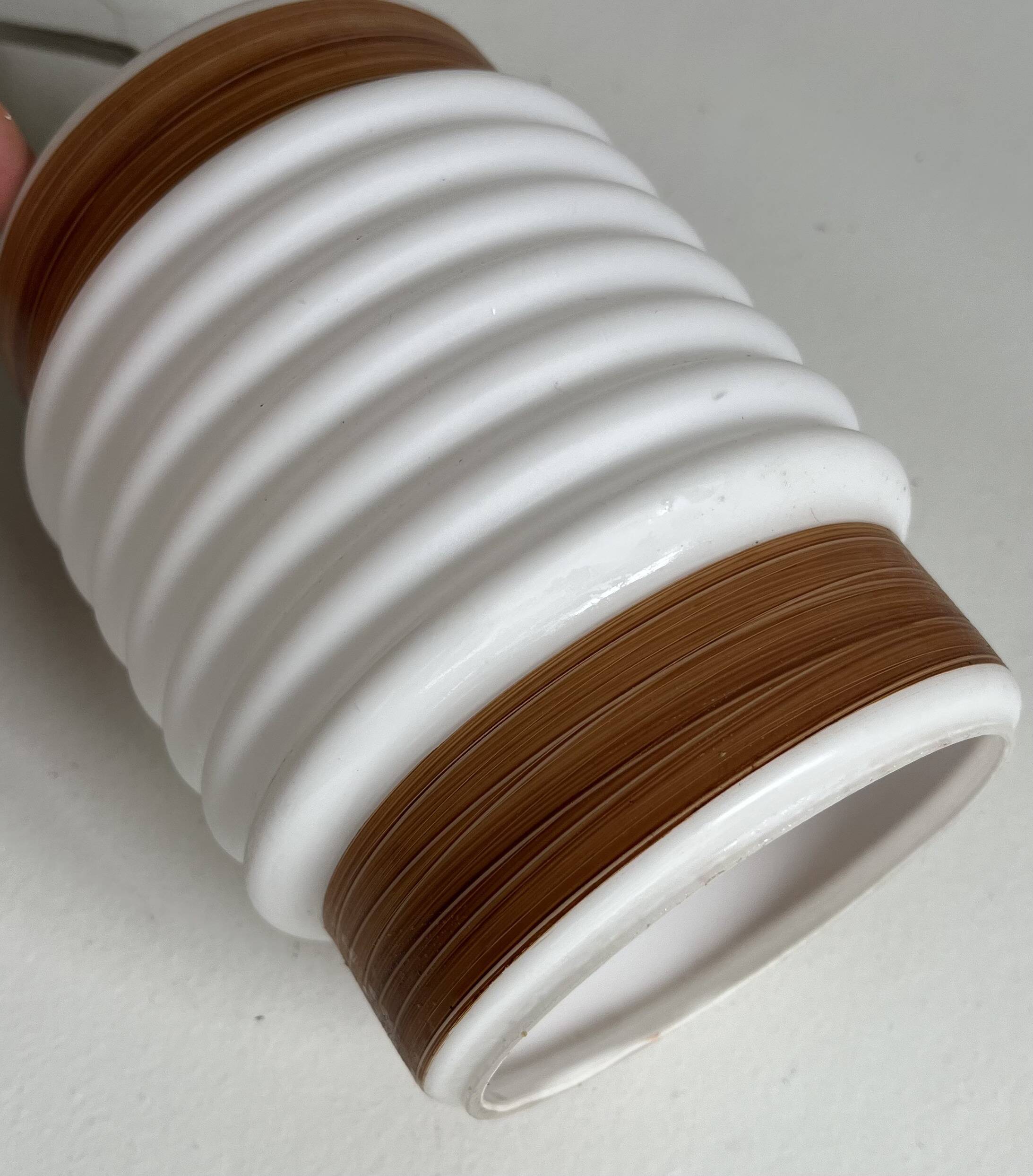Opaline corrugated tube suspension