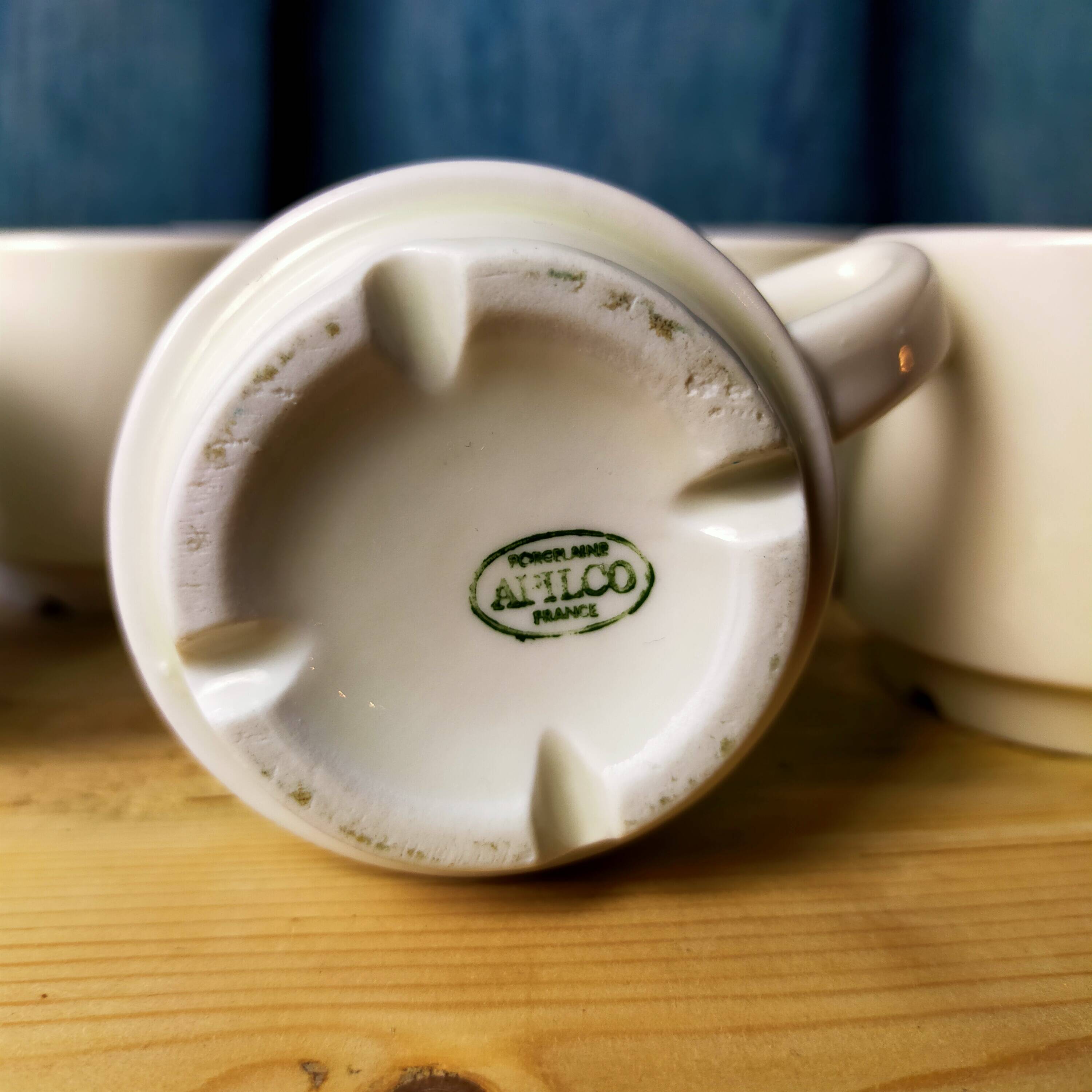 8 Apilco white bistro coffee cups