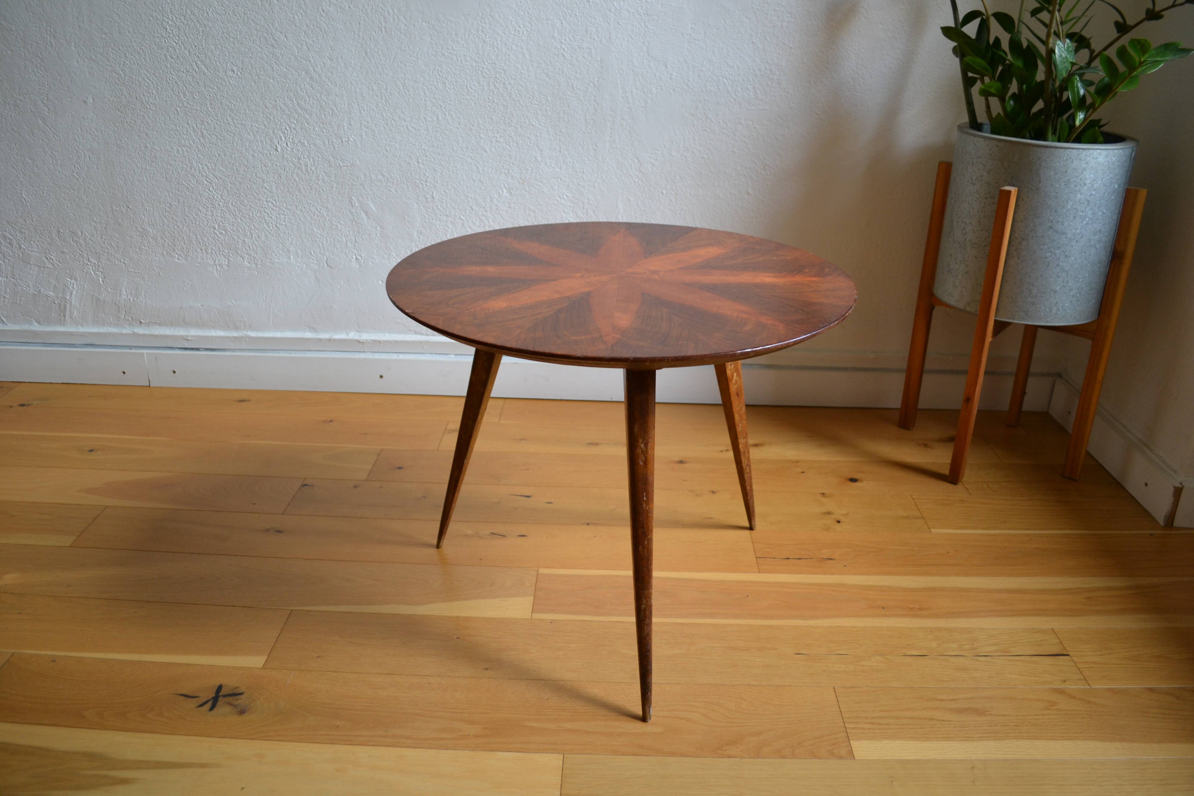 Round tripod coffee table from the 60s