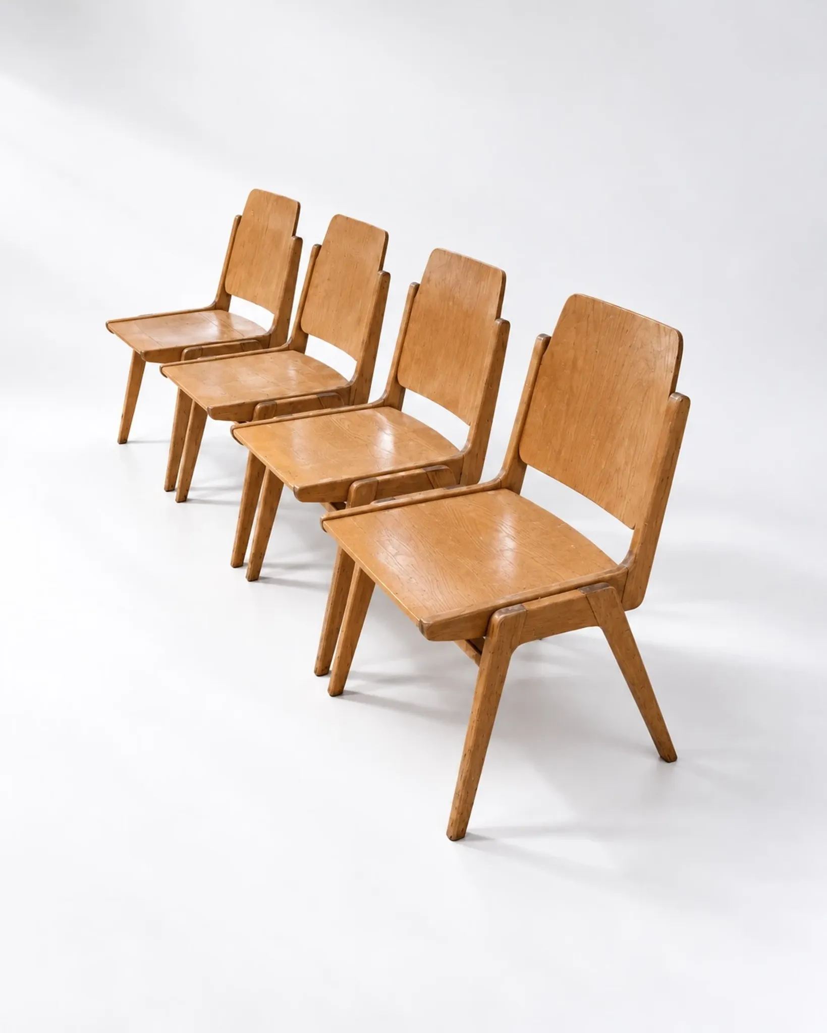 Ensemble de 4 chaises empilables "Austro" par Franz Schuster