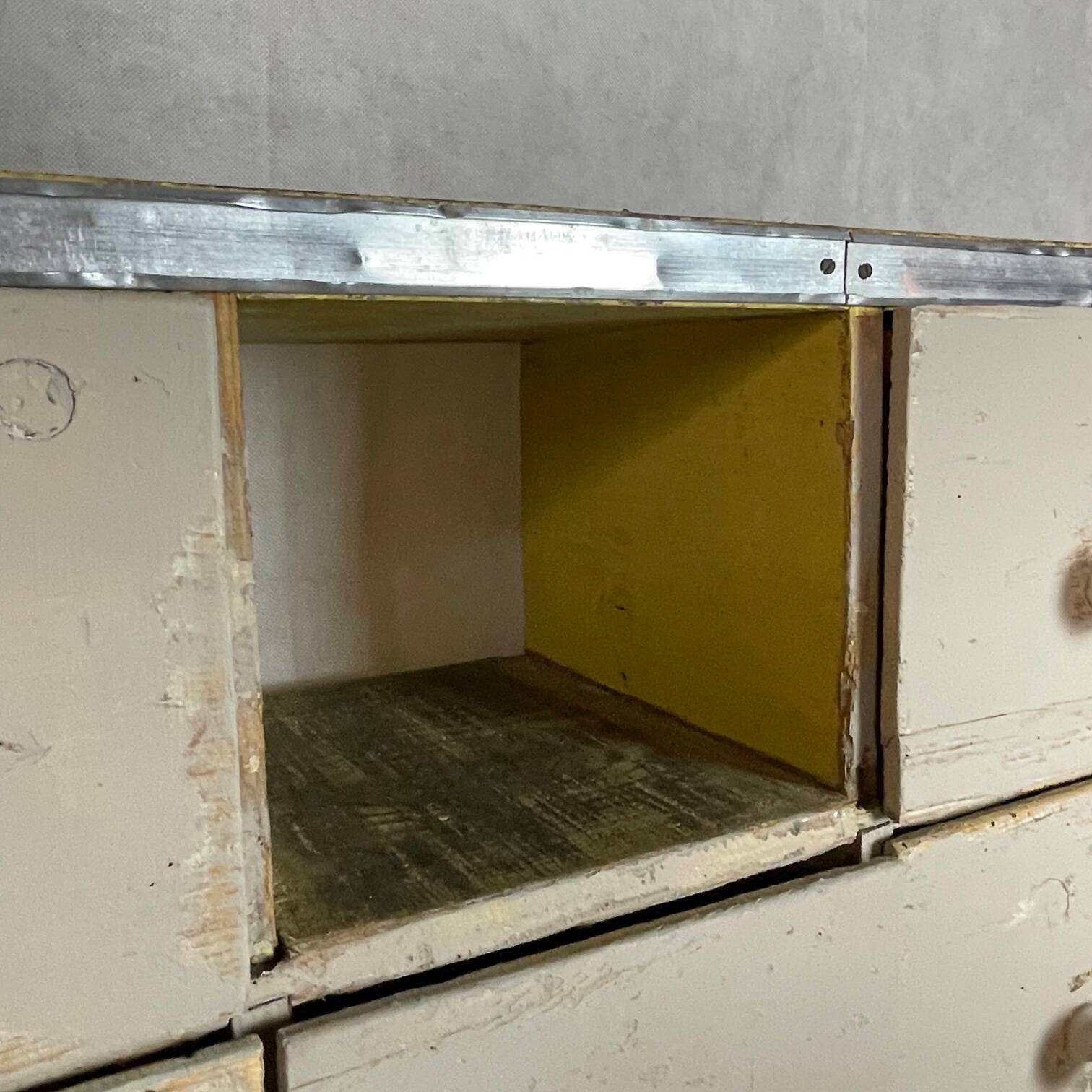 Meuble à 30 tiroirs