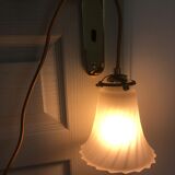 Pleated effect globe walking lamp