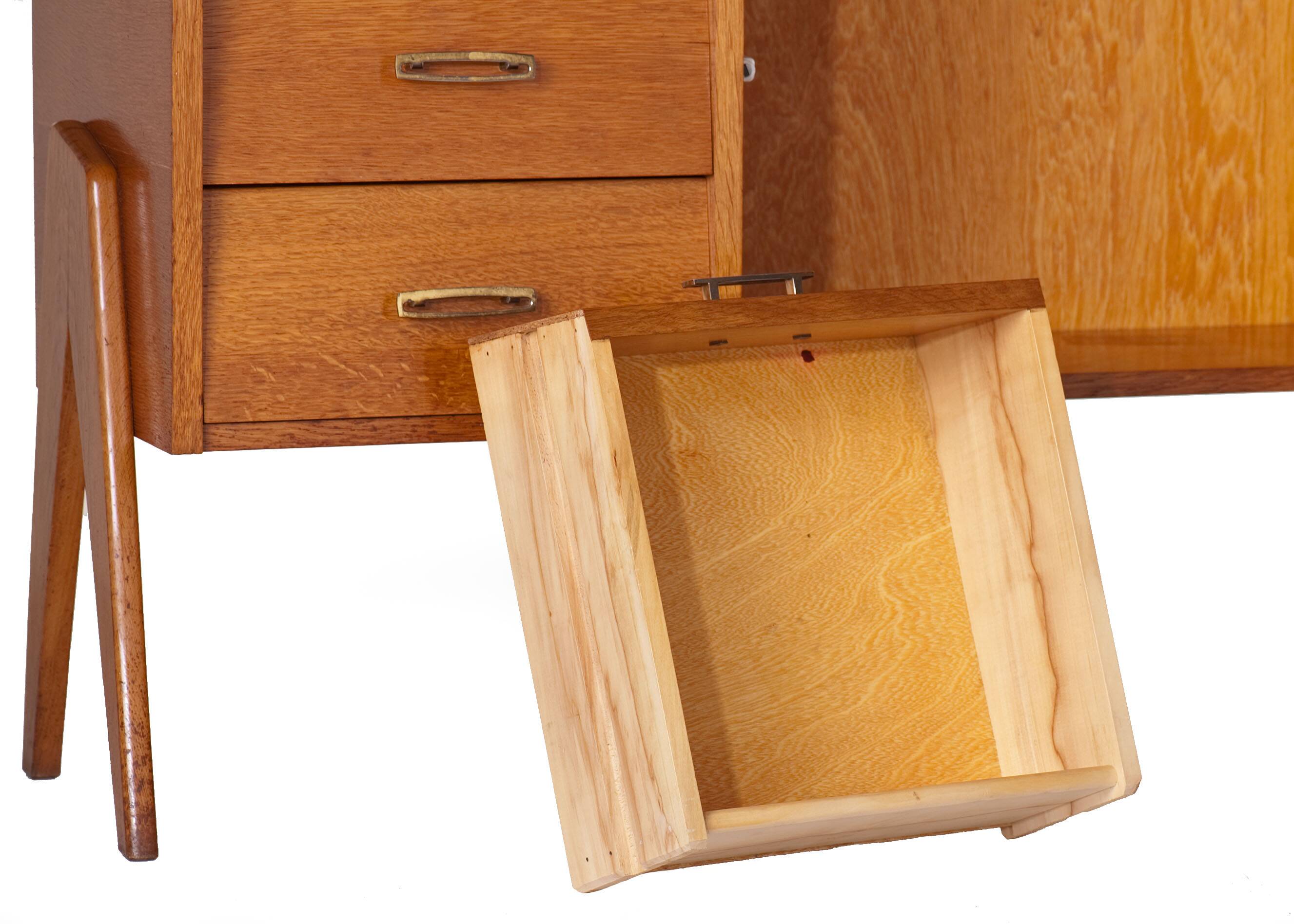 Sewing machine furniture with compass feet from the 50s/60s