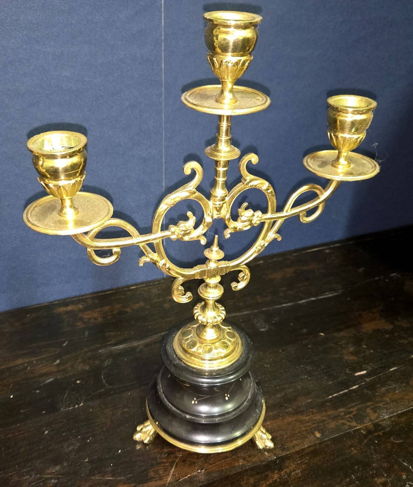 Elegant pair of three-light candelabra in gilded bronze.