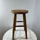 Tabouret haut en bois tourné à trois pieds