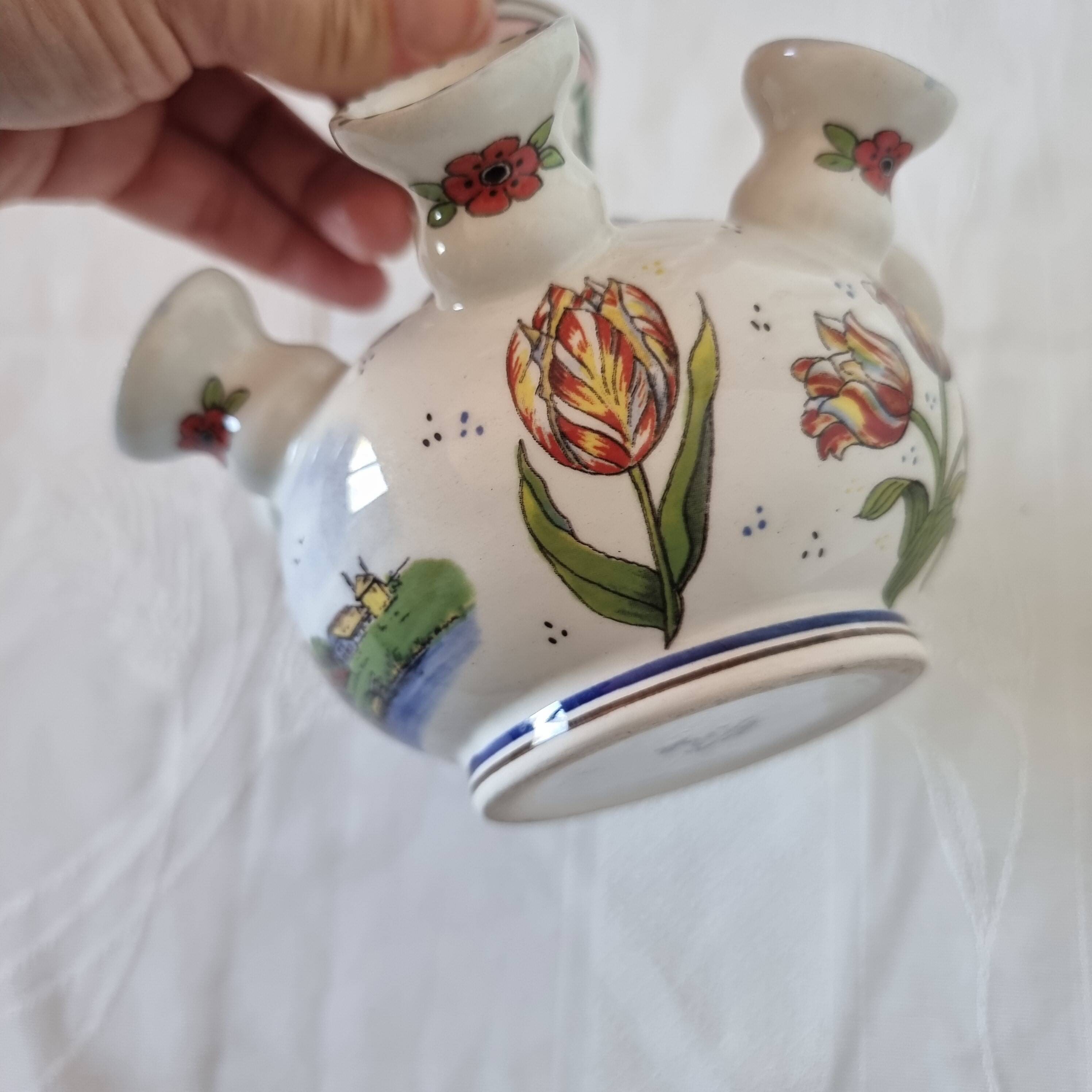 Beautiful Delft porcelain flower vase, hand painted or pitted