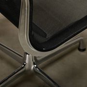 Eames Aluminum Group EA106 Dining Chairs in Black Netweave Mesh, Vitra