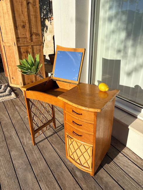 Vintage rattan hairdresser