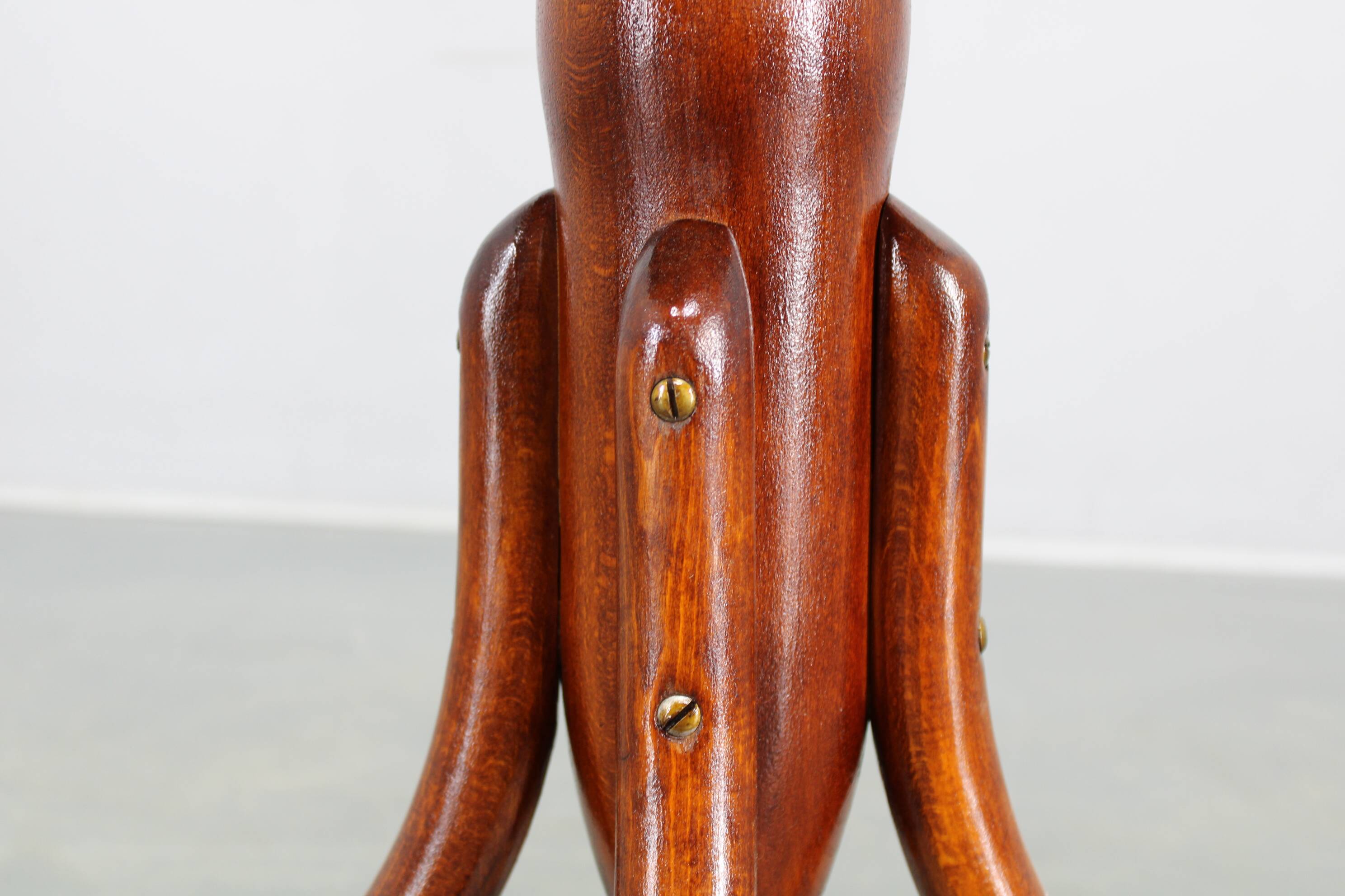 Restored adjustable bentwood piano stool, Czechoslovakia, 1930s — Art Deco Thonet