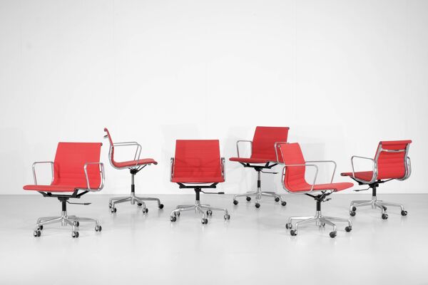 Ensemble de Fauteuils '' EA 117 '' Charles Ray Eames pour ICF USA 1969.