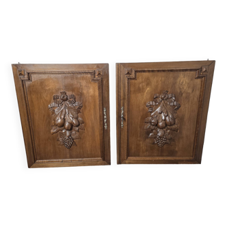 Paire de portes en bois sculpté en noyer