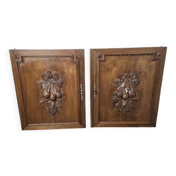 Paire de portes en bois sculpté en noyer