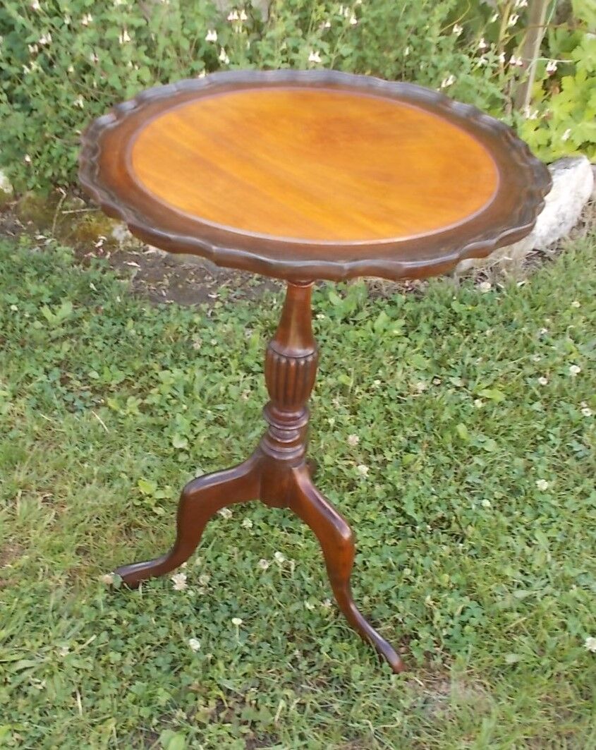 Mahogany pedestal table