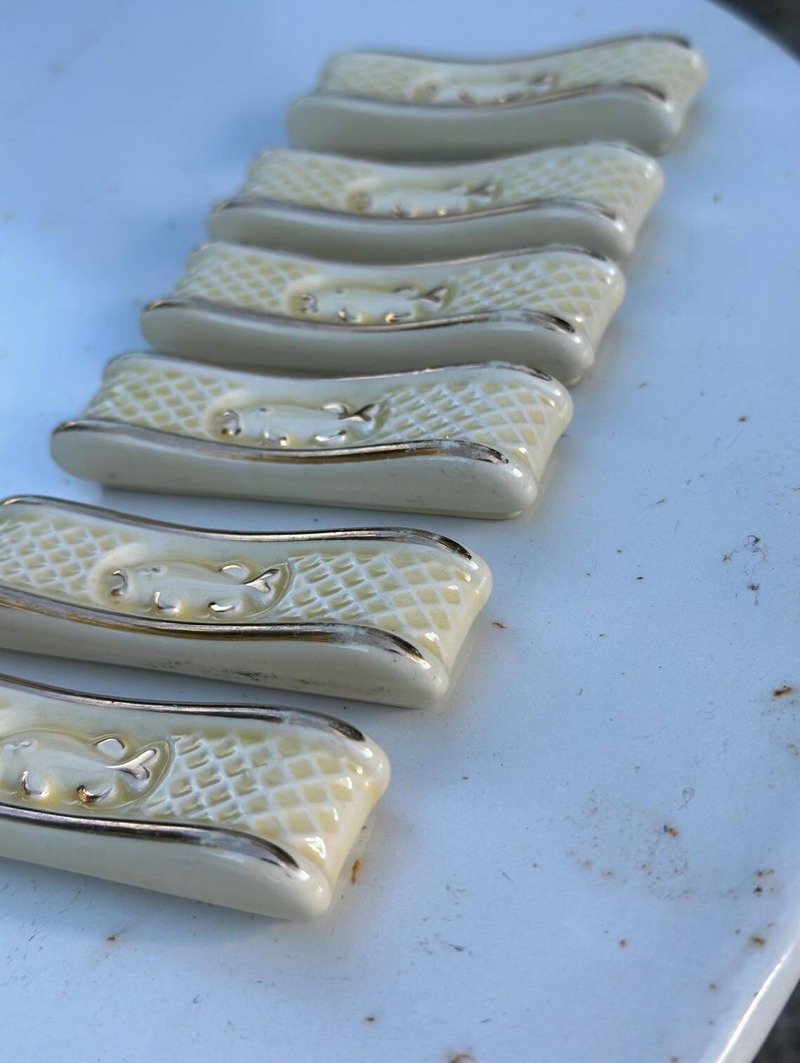 Vintage Cream and O Ceramic Knife Rest