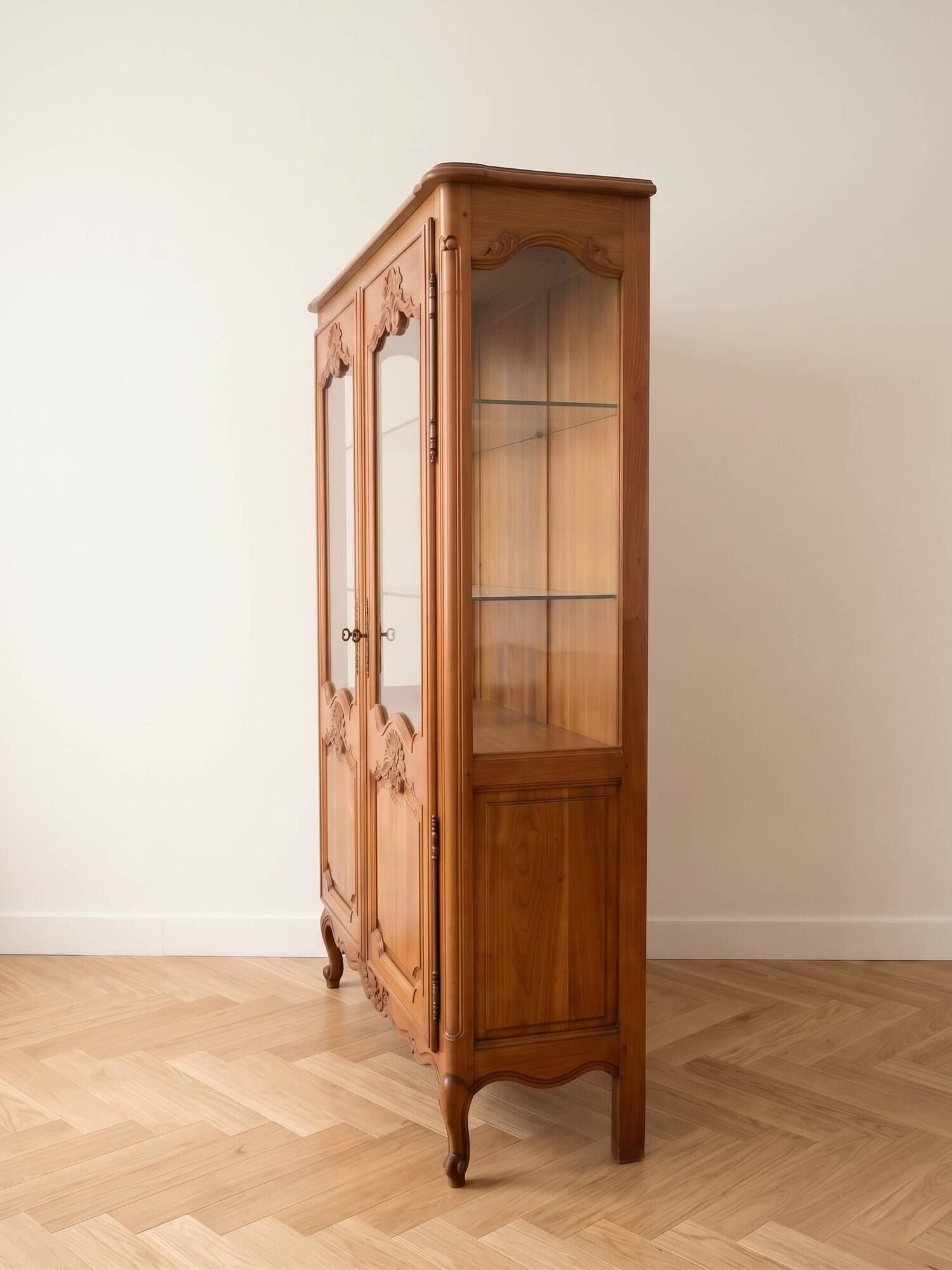 Classic display cabinet in cherry wood, Louis XV style.