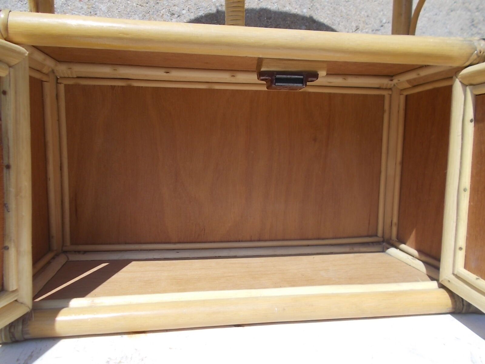 Wall or standing rattan shelf