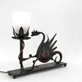 Lampe à poser au dragon en fer forgé, circa 1900