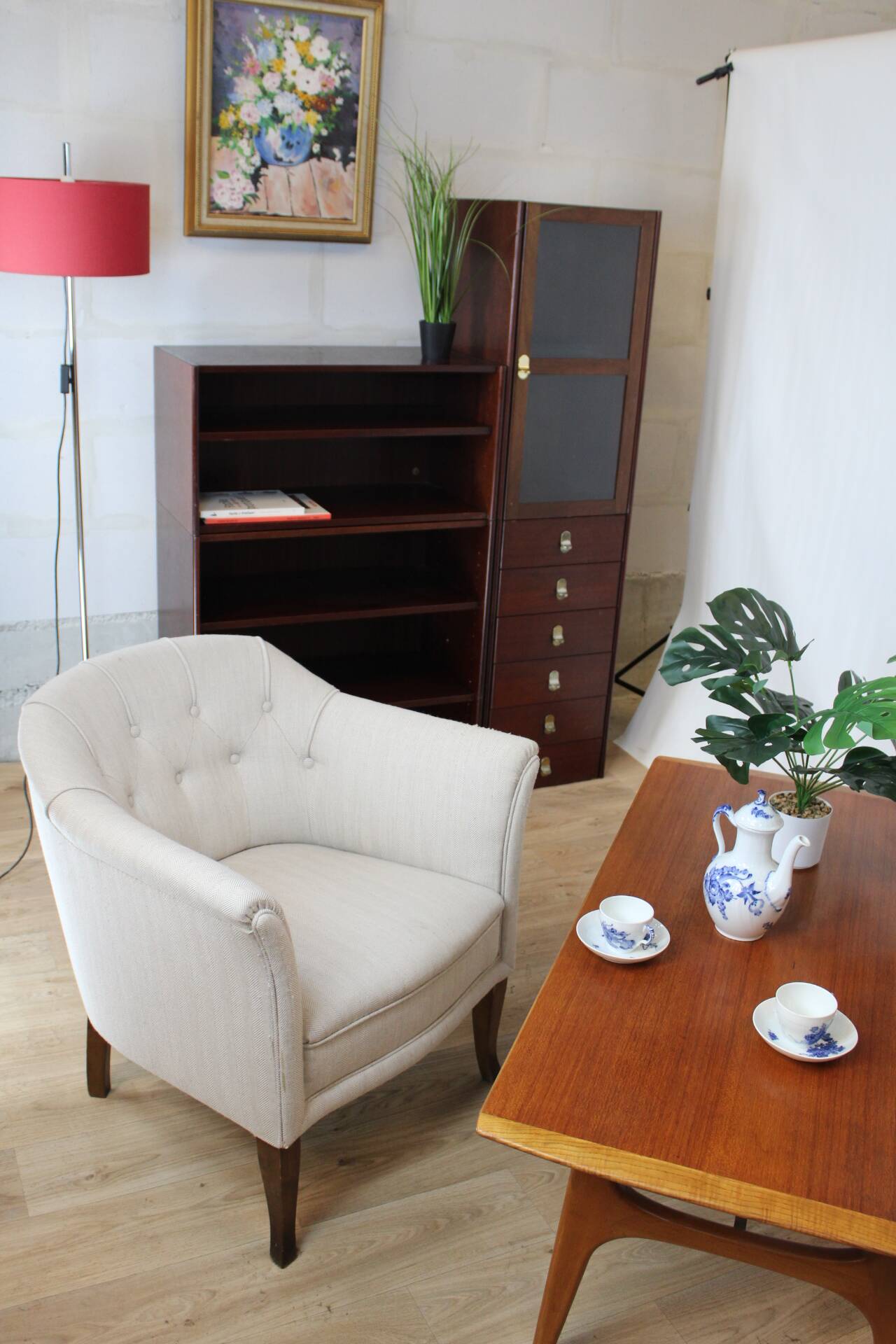 Upholstered armchair white fabric 1970 suede