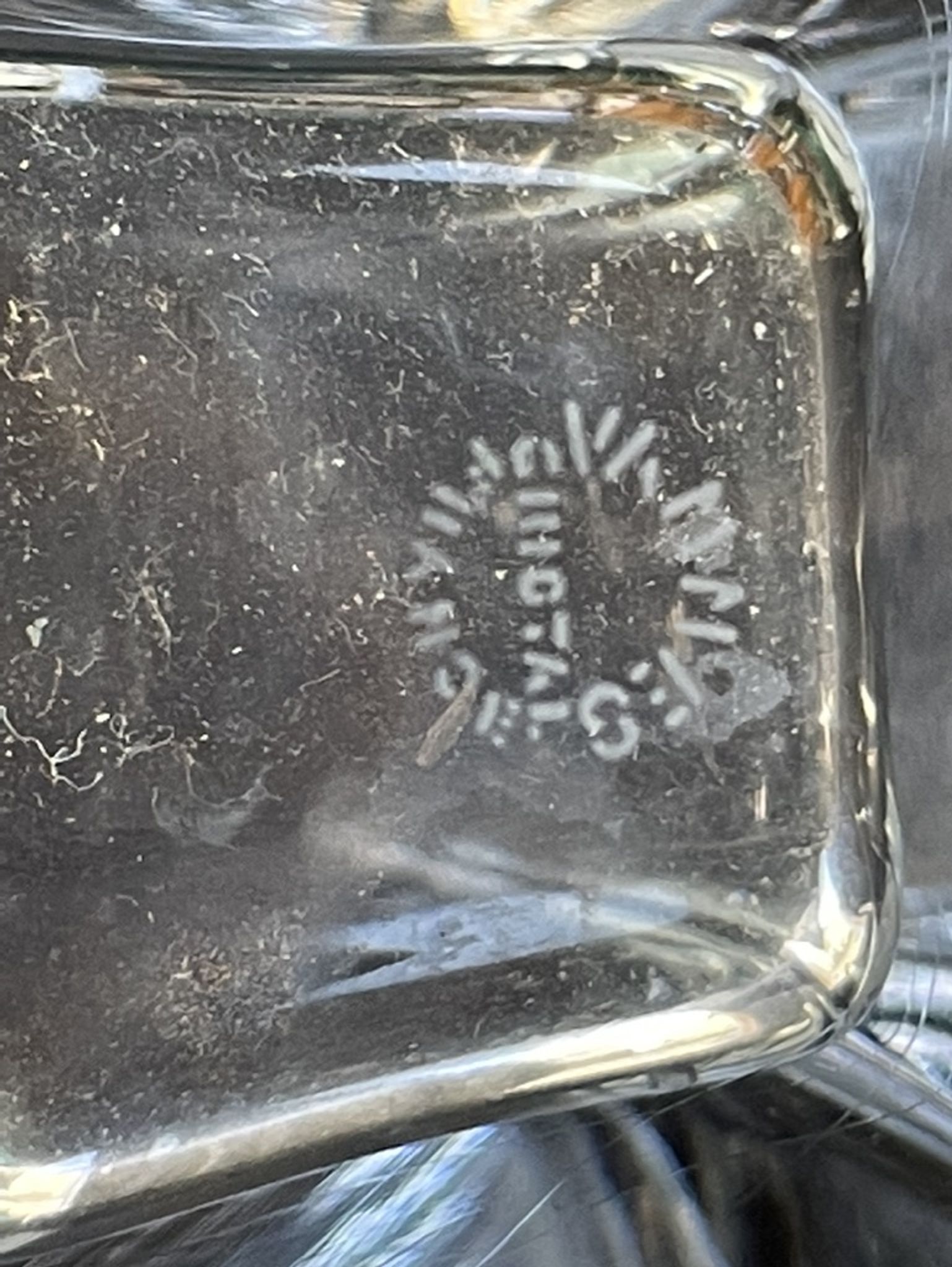 Cristallerie de Vannes le Châtel - Vannes Cristal France - Square vase - Cut crystal