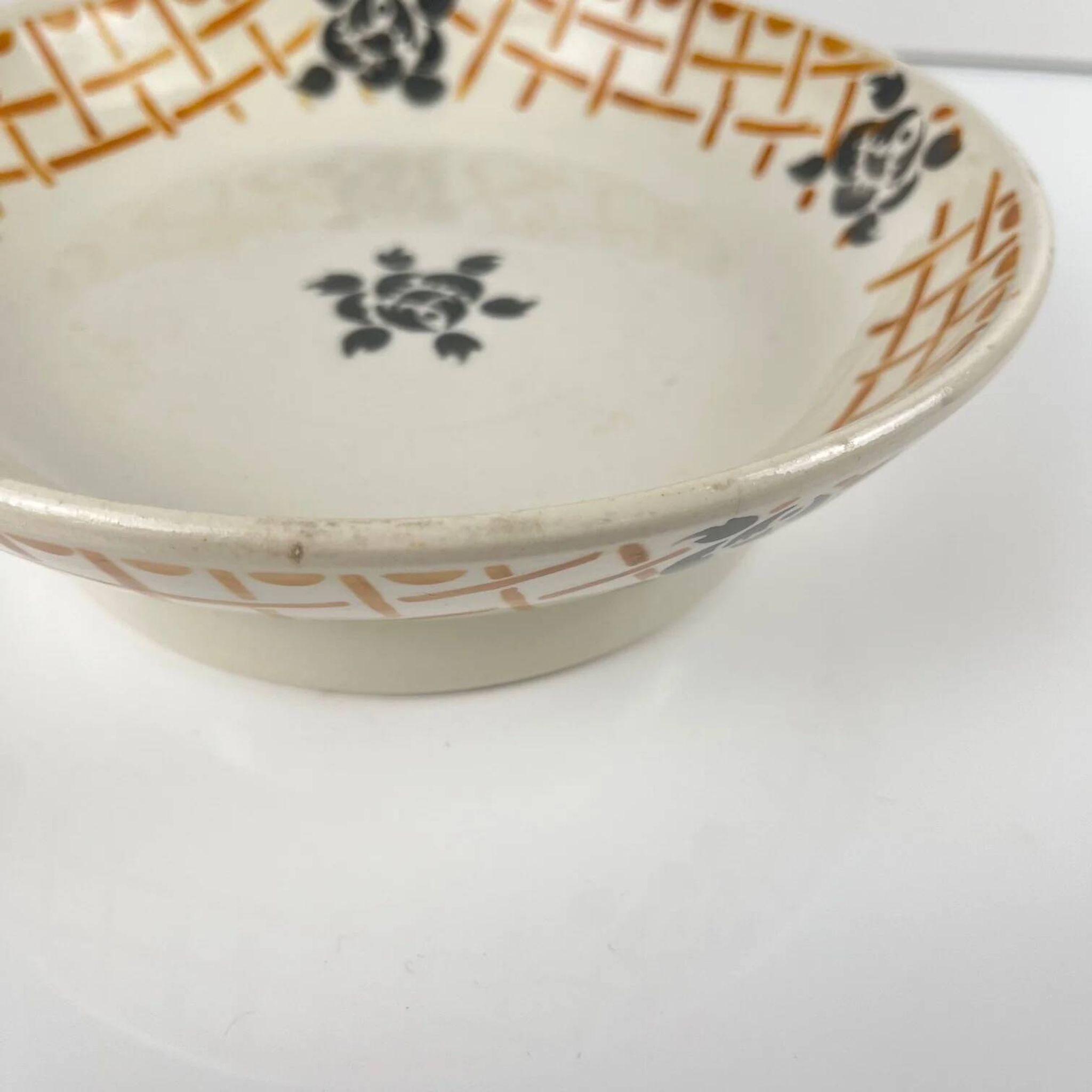 Plate on foot, ironstone, Badonviller "Roscoff", 1930