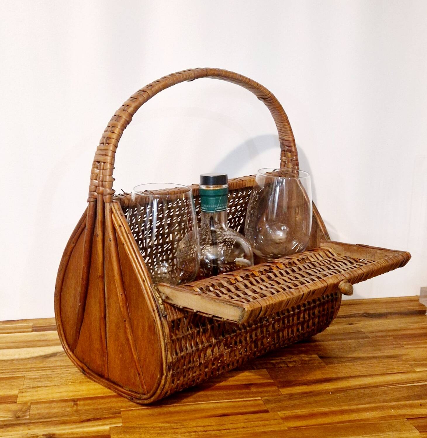 1960s wicker basket handbag