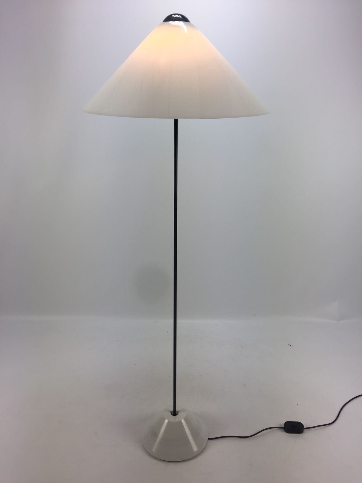 Vico Magistretti 'Snow' floor lamp for Oluce, Italy, 1973