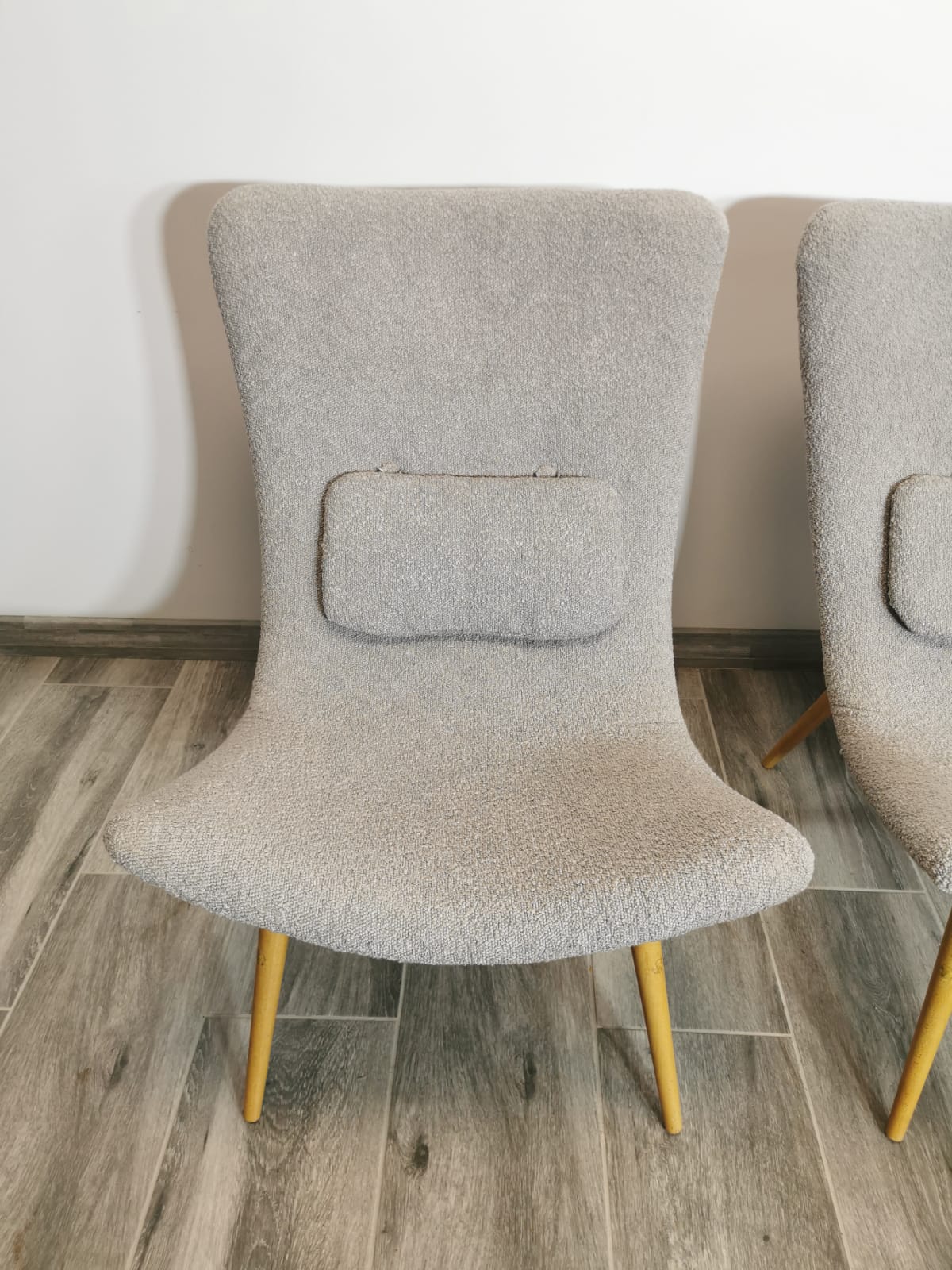 Paire de fauteuils restaurée par Miroslav Navratil