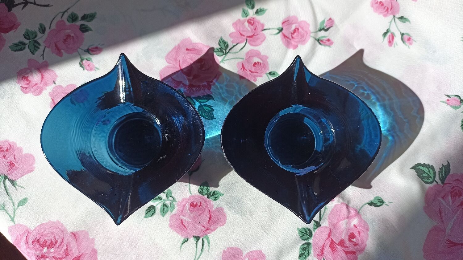 2 blue Villeroy & Boch candle holders