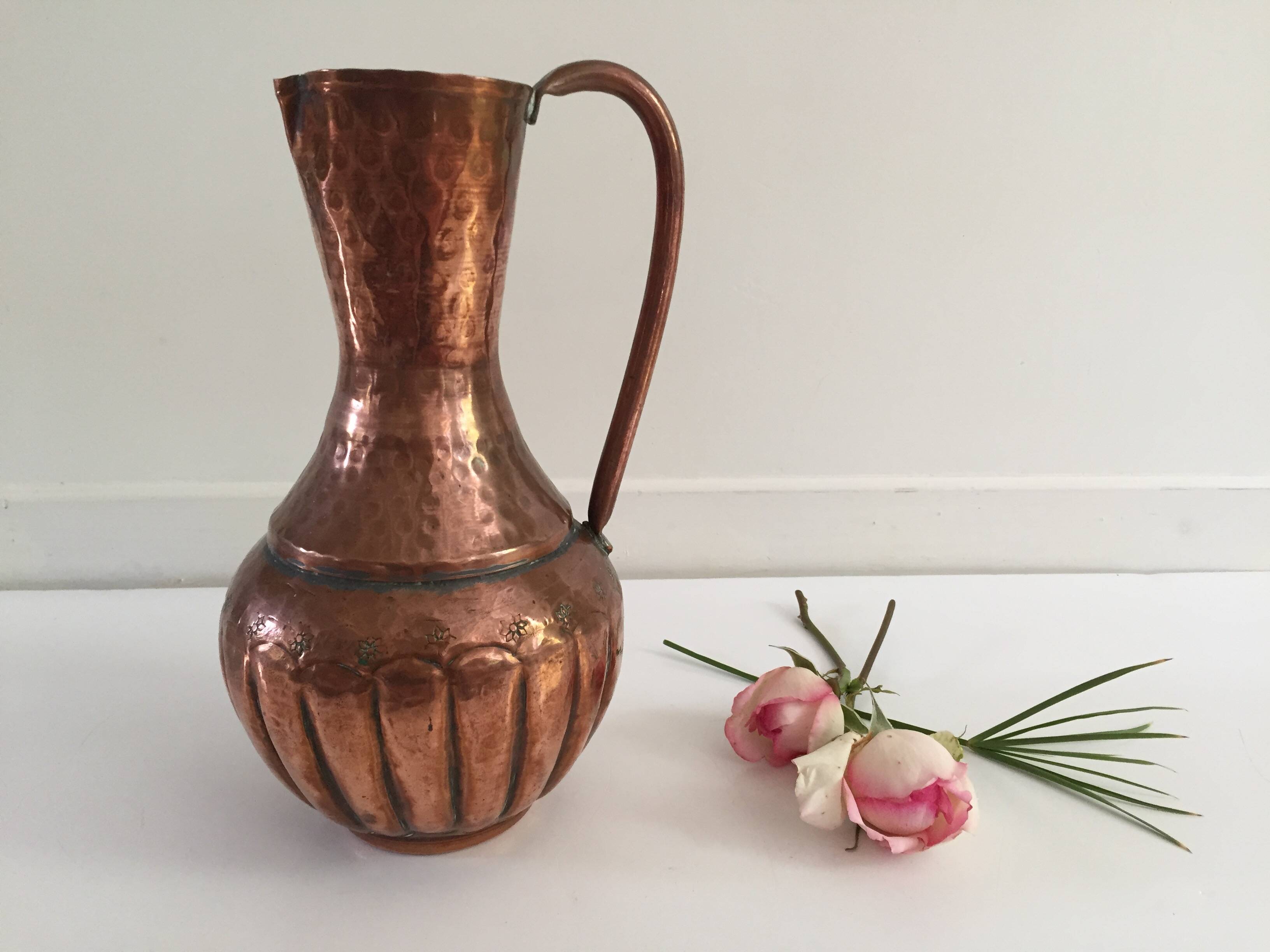 Pitcher-shaped vase in hammered copper