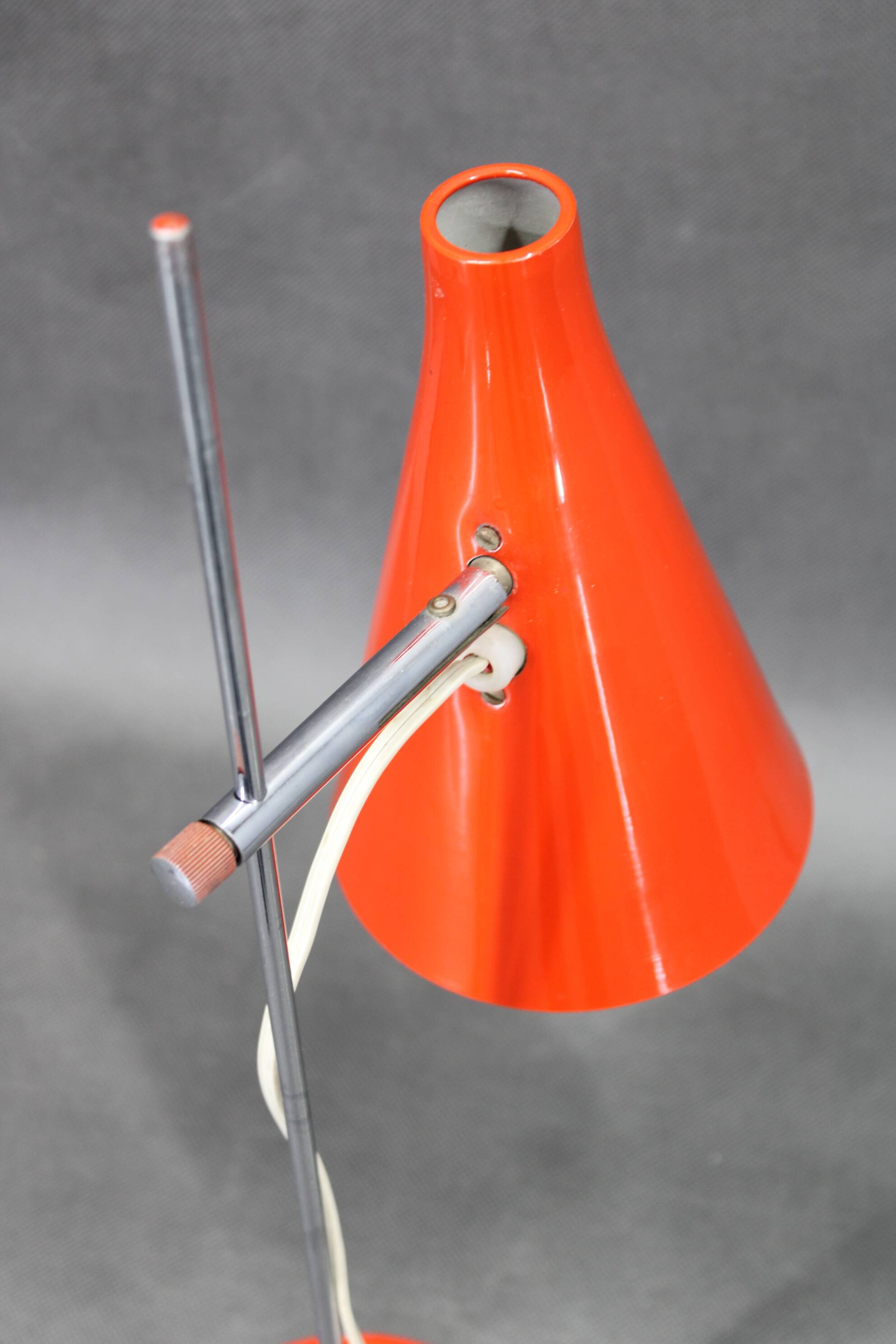 Lampe de table en chrome rouge Josef Hurka, Tchécoslovaquie années 1970