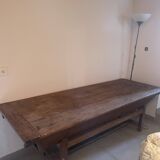 Kneading table