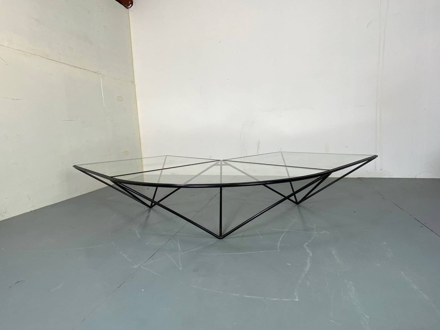 Table Basse Moderniste Furtive en Acier et Verre, Italie, années 1980