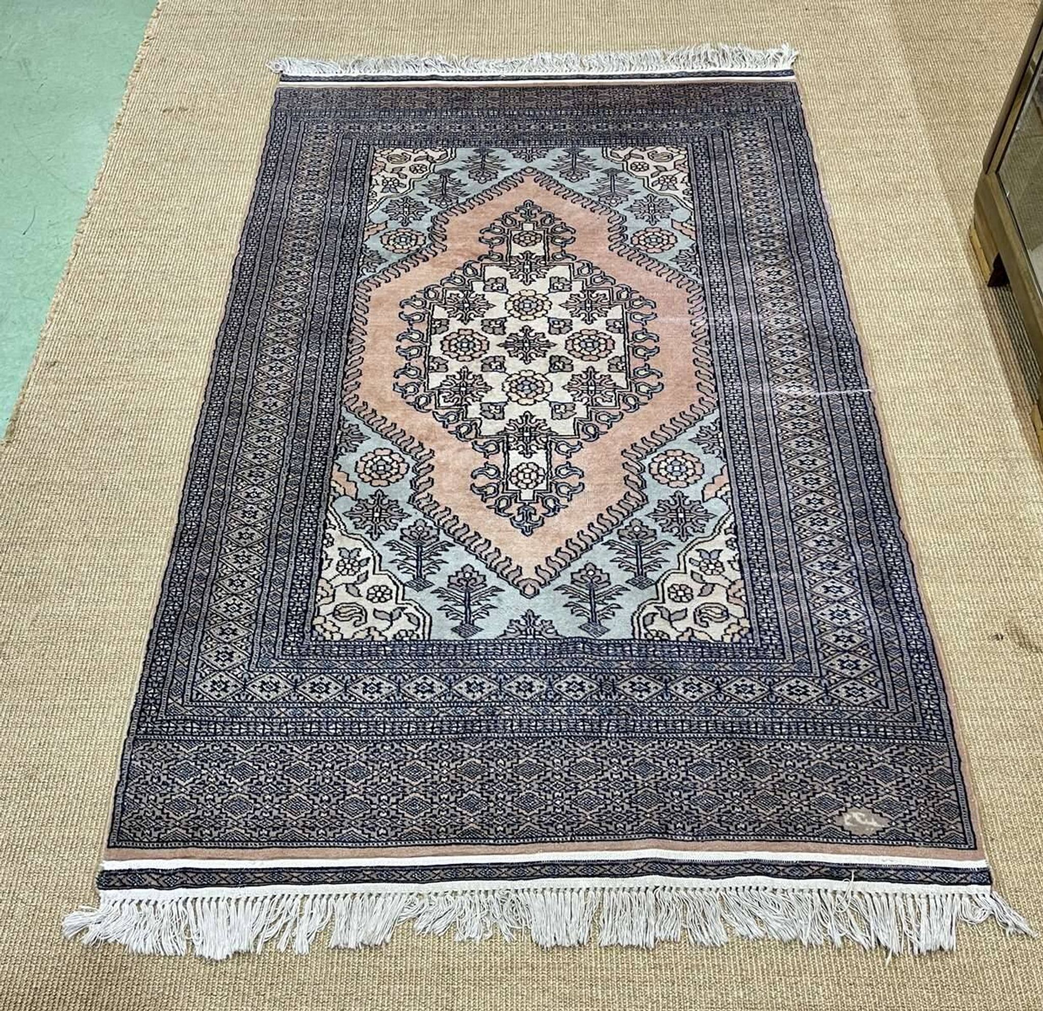 Handmade Pakistani Wool Rug - 2m04 x 1m21