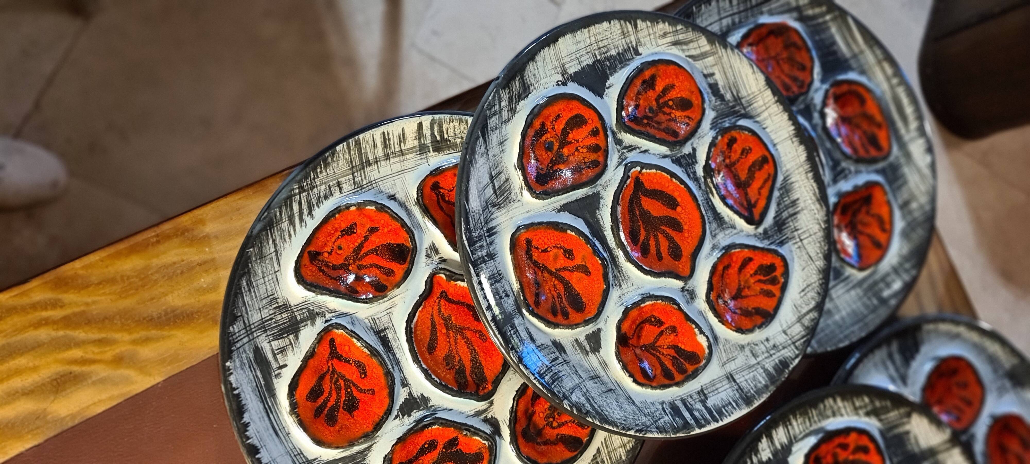 Set of six Pornic oyster plates