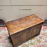 18th century Renaissance oak chest