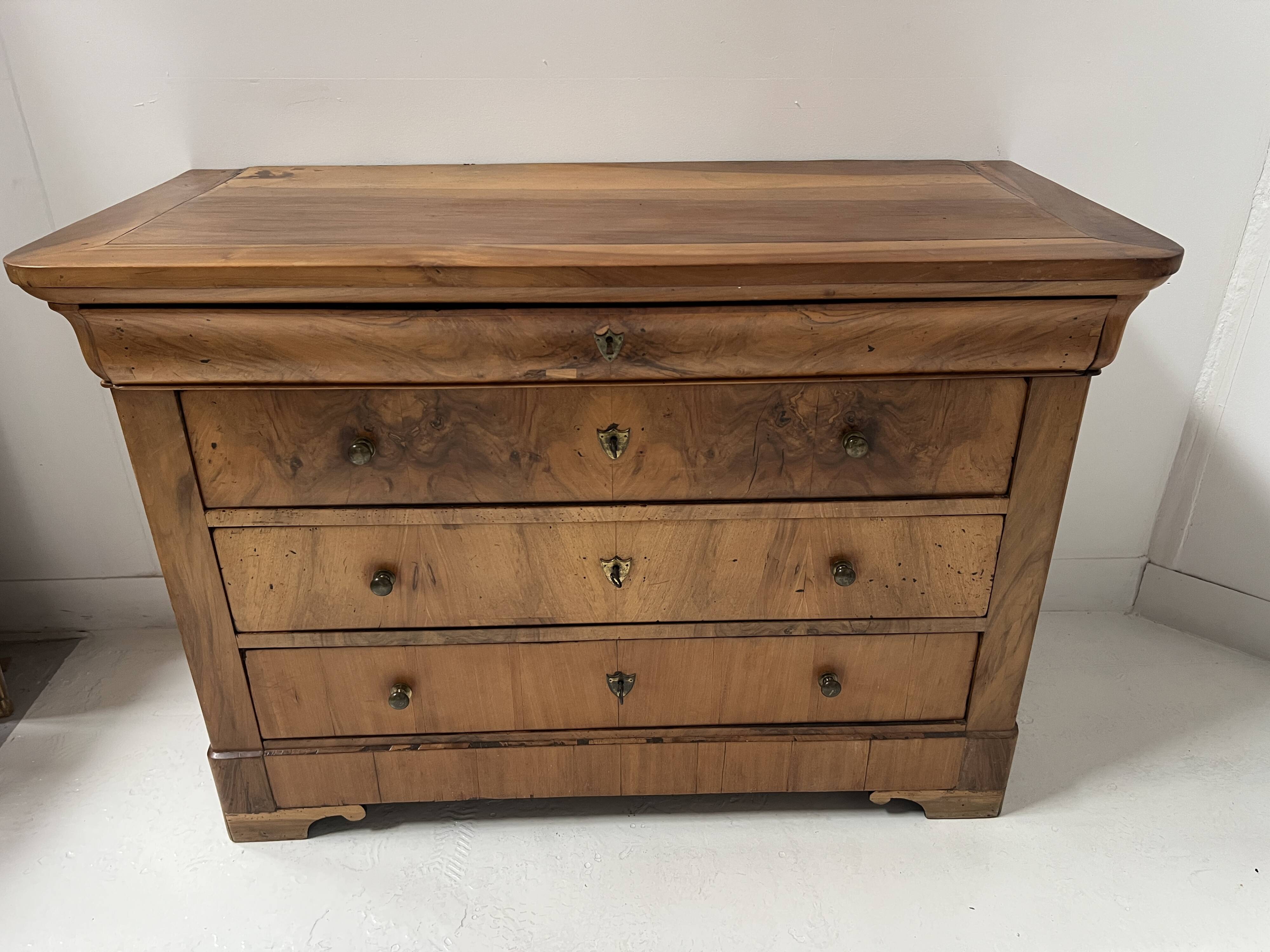 Commode Louis Philippe en en merisier massif XIX siècle