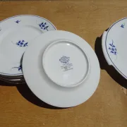 Fine Limoges porcelain dessert service: dish and 12 plates.