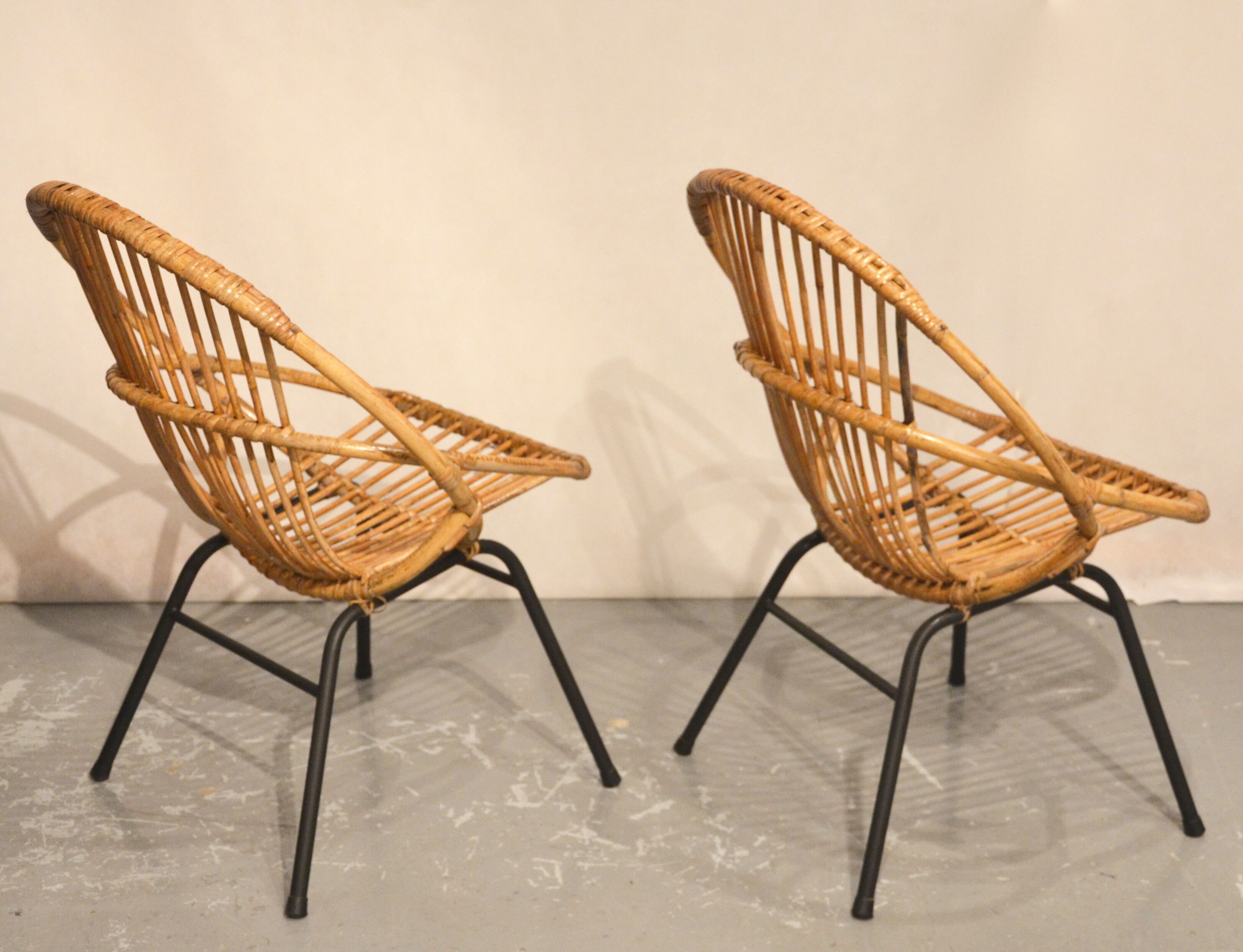 Paire de fauteuils coquille en rotin