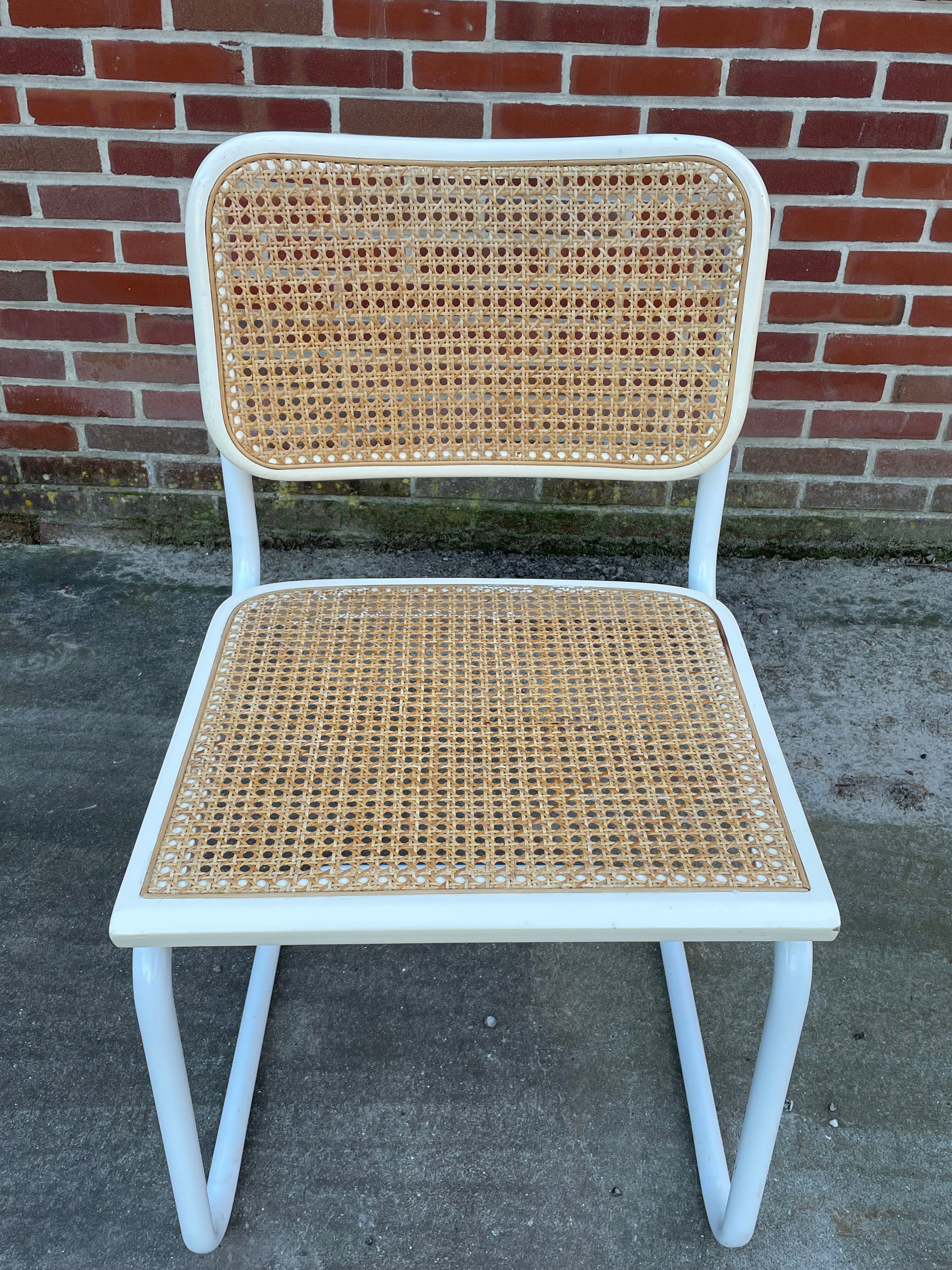 Set of 4 Cesca b32 model chairs in white